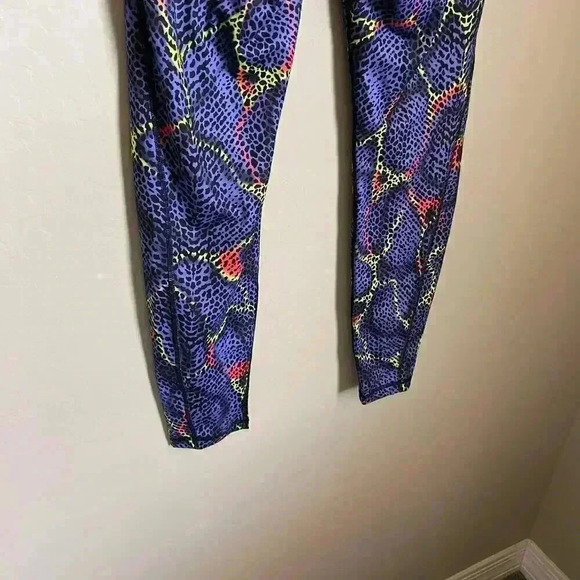 H&M Multicolor Print Leggings Size Medium - Picture 11 of 13